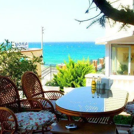 Yona Bed & Breakfast