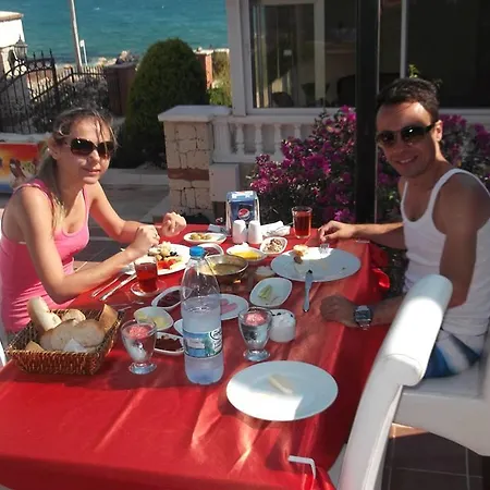 Yona Cesme